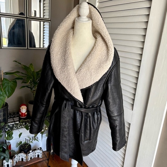 ASOS DESIGN Curve luxe collared bonded borg belted jacket - Picture 8 of 11